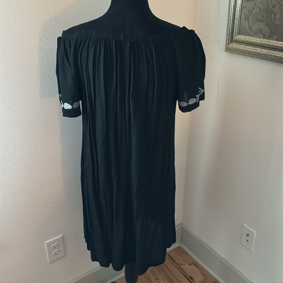 EXIST black boho dress off the shoulder gray embroidered front short sleeves - Picture 4 of 7